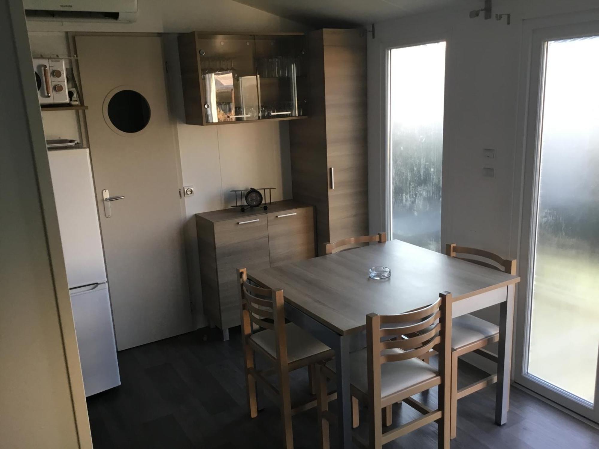 Campingplatz Confort, Climatisation,linge De Lit Et De Toilette, Coffre Fort, Ventilations Au Plafond Et Wifi Possible