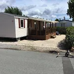 Frejus Tout Confort, Climatisation,Linge De Lit Et De Toilette, Coffre Fort, Ventilations Au Plafond Chambres Et Wifi Possible