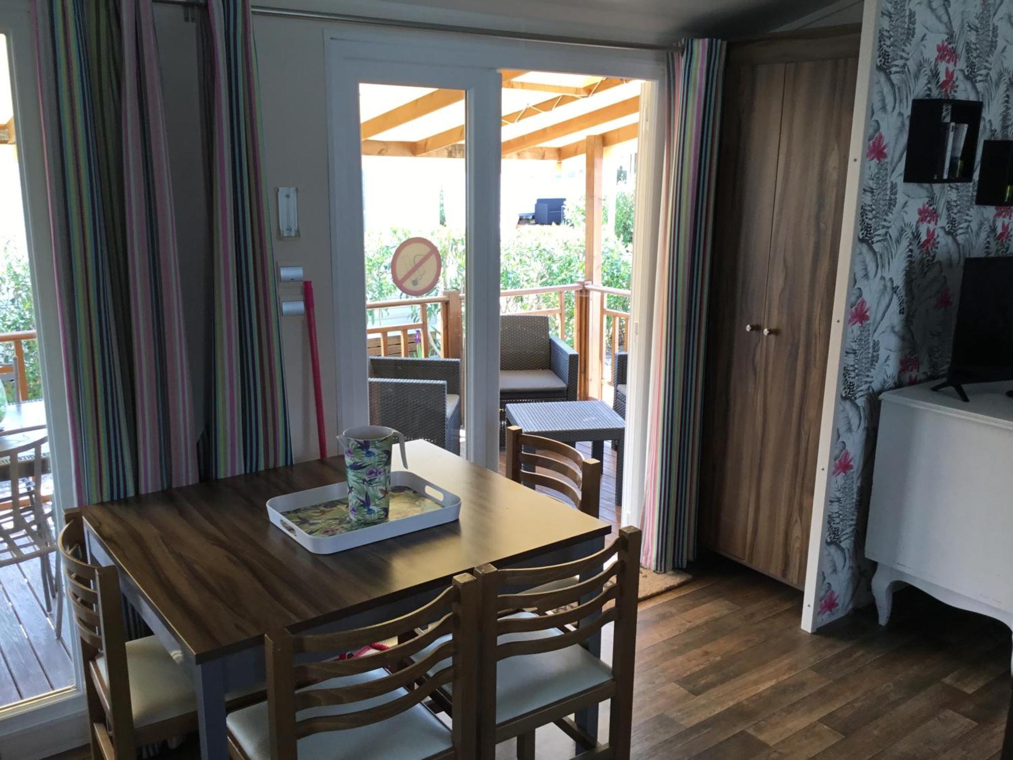 Confort, Climatisation,linge De Lit Et De Toilette, Coffre Fort, Ventilations Au Plafond Et Wifi Possible Campsite *